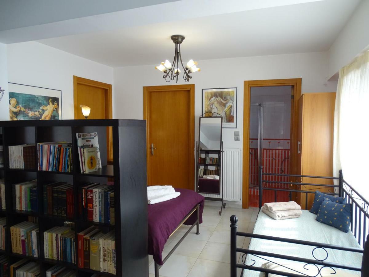 Dreamy Studio With Private Garden เอเธนส์ ภายนอก รูปภาพ