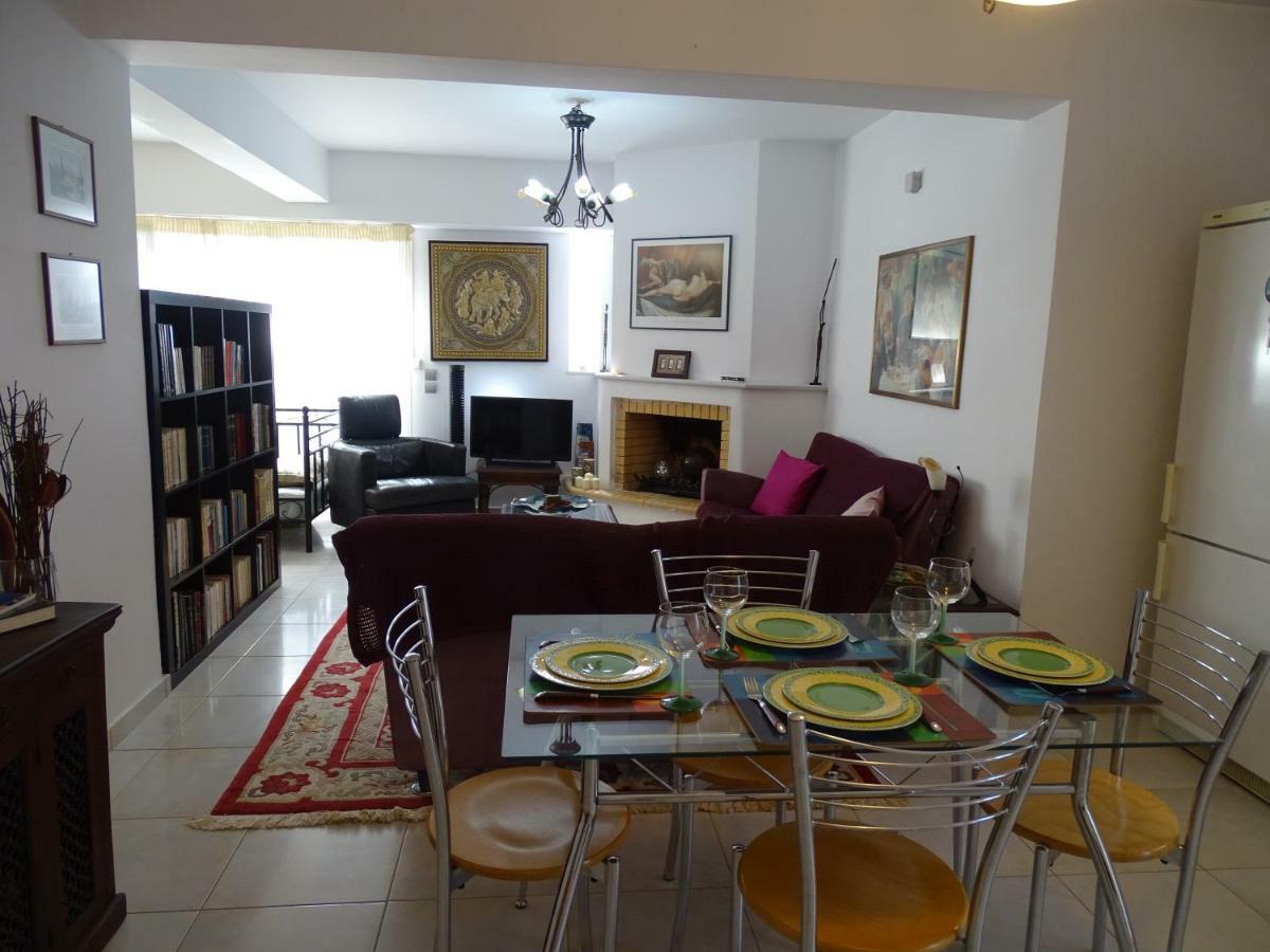 Dreamy Studio With Private Garden เอเธนส์ ภายนอก รูปภาพ